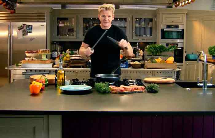 Gordon Ramsey using paring knife