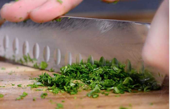 How-to-Mince-Using-Santoku