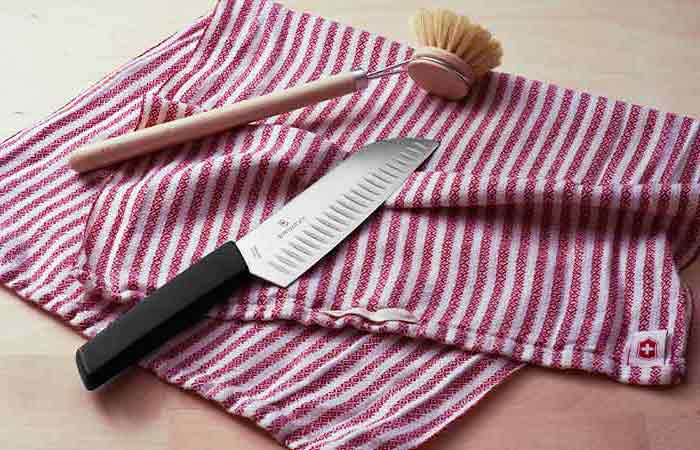 Maintenance-of-A-Santoku-Knife-After-Use