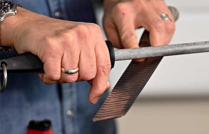 How To Sharpen A Nakiri Knife Using Honing Steel