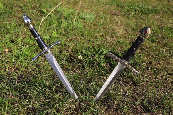 Sword vs Knife